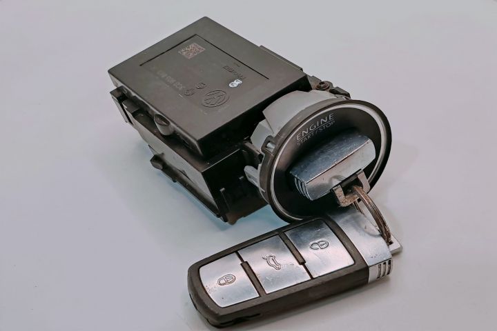 Contact Pornire  cu 2 chei  3C0905843R Volkswagen VW Passat B6