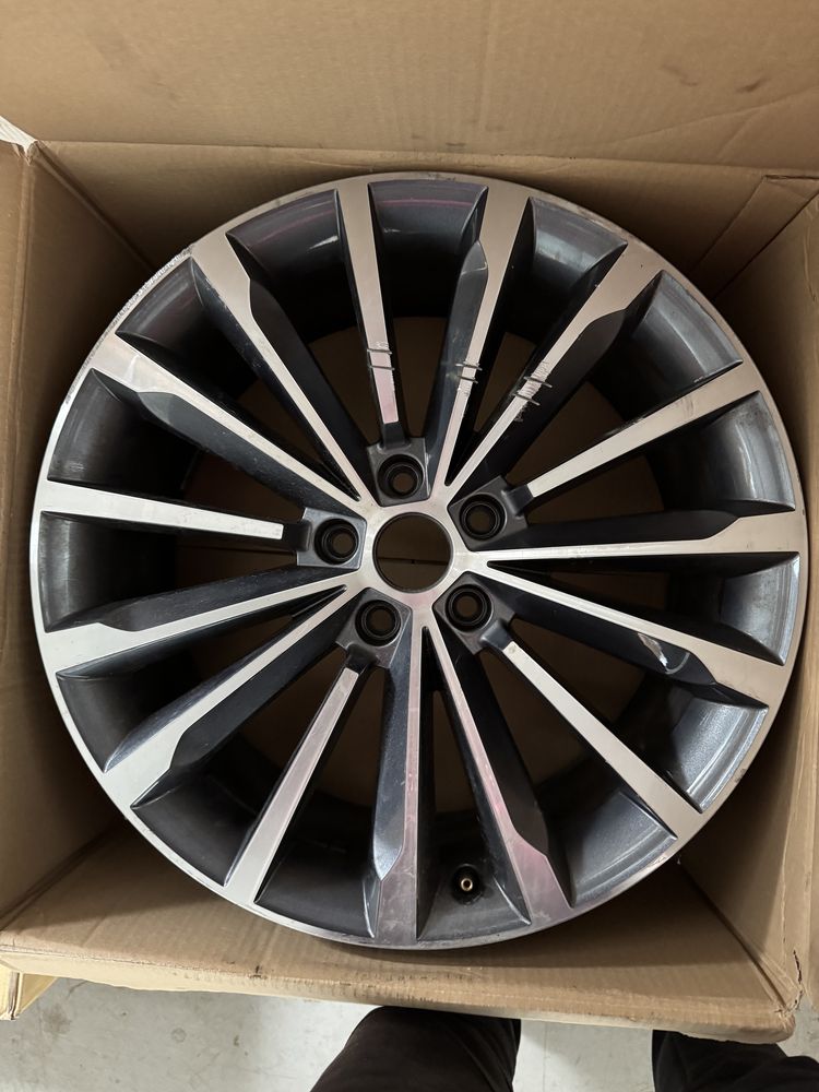 Janta Skoda Superb pe 19