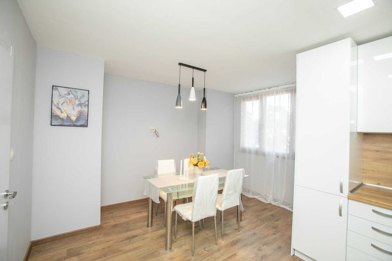 Продава се Тристаен апартамент в Ловеч, Широк център - 94 кв.м за 1107 €/кв.м - Снимка #2
