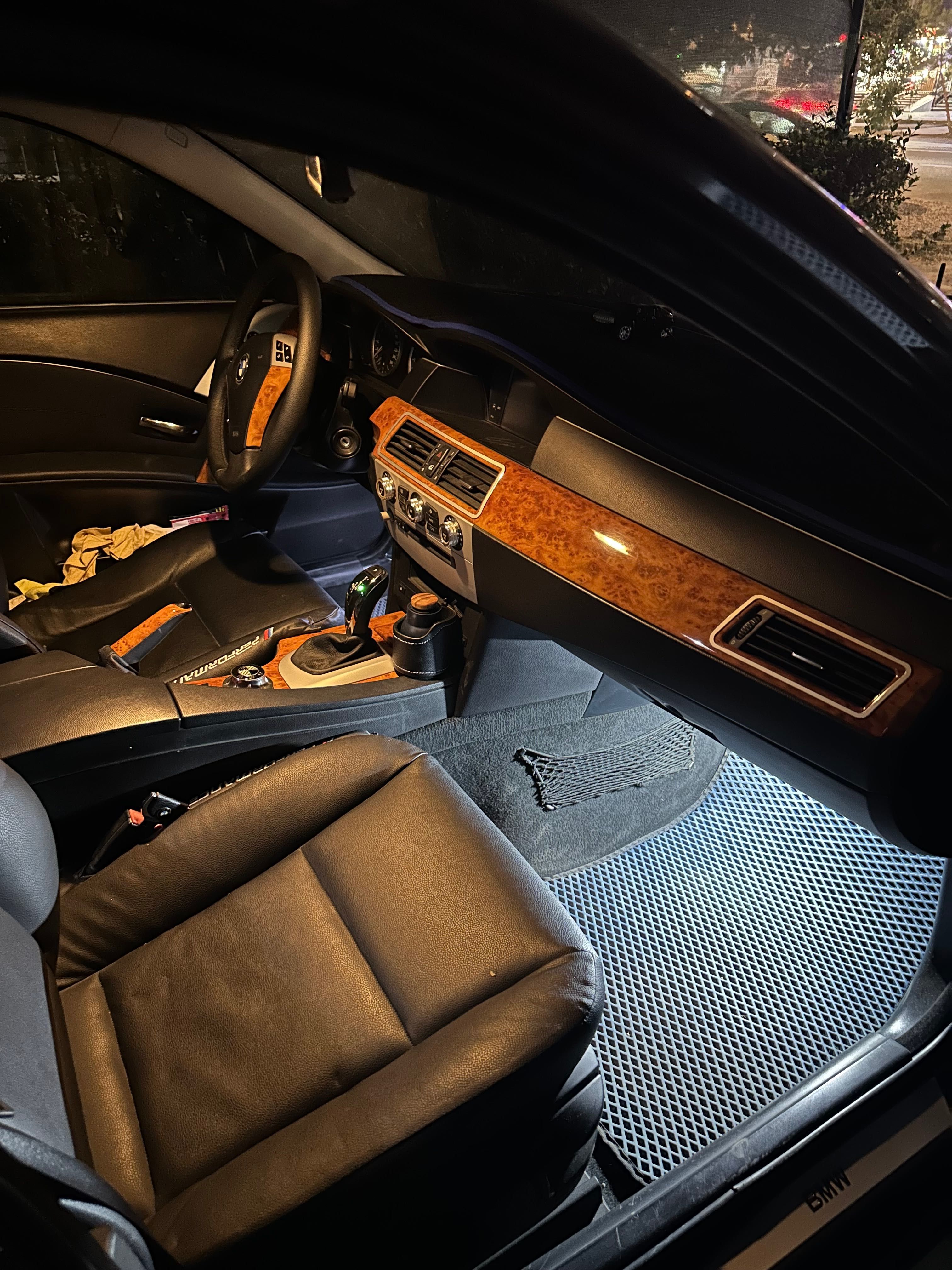 Продаю BMW 520i 2004г