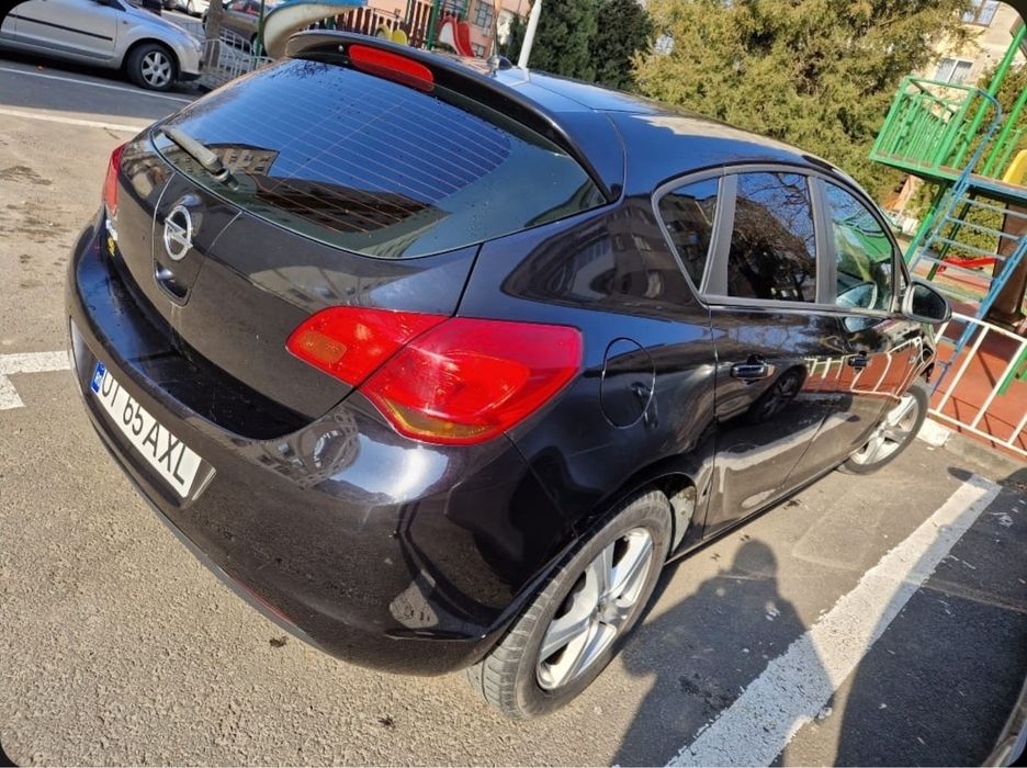 Vand Opel Astra J 1,6 benzina+ GPL