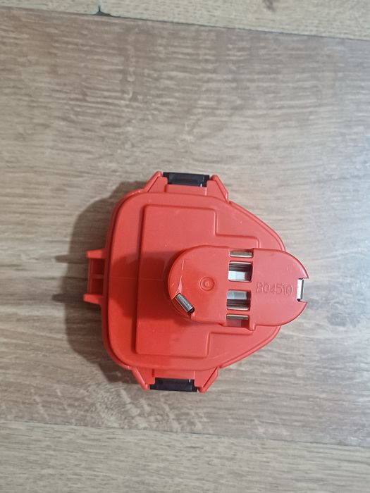 Baterie Makita 12v,  2A  1222 in stare foarte buna


#11