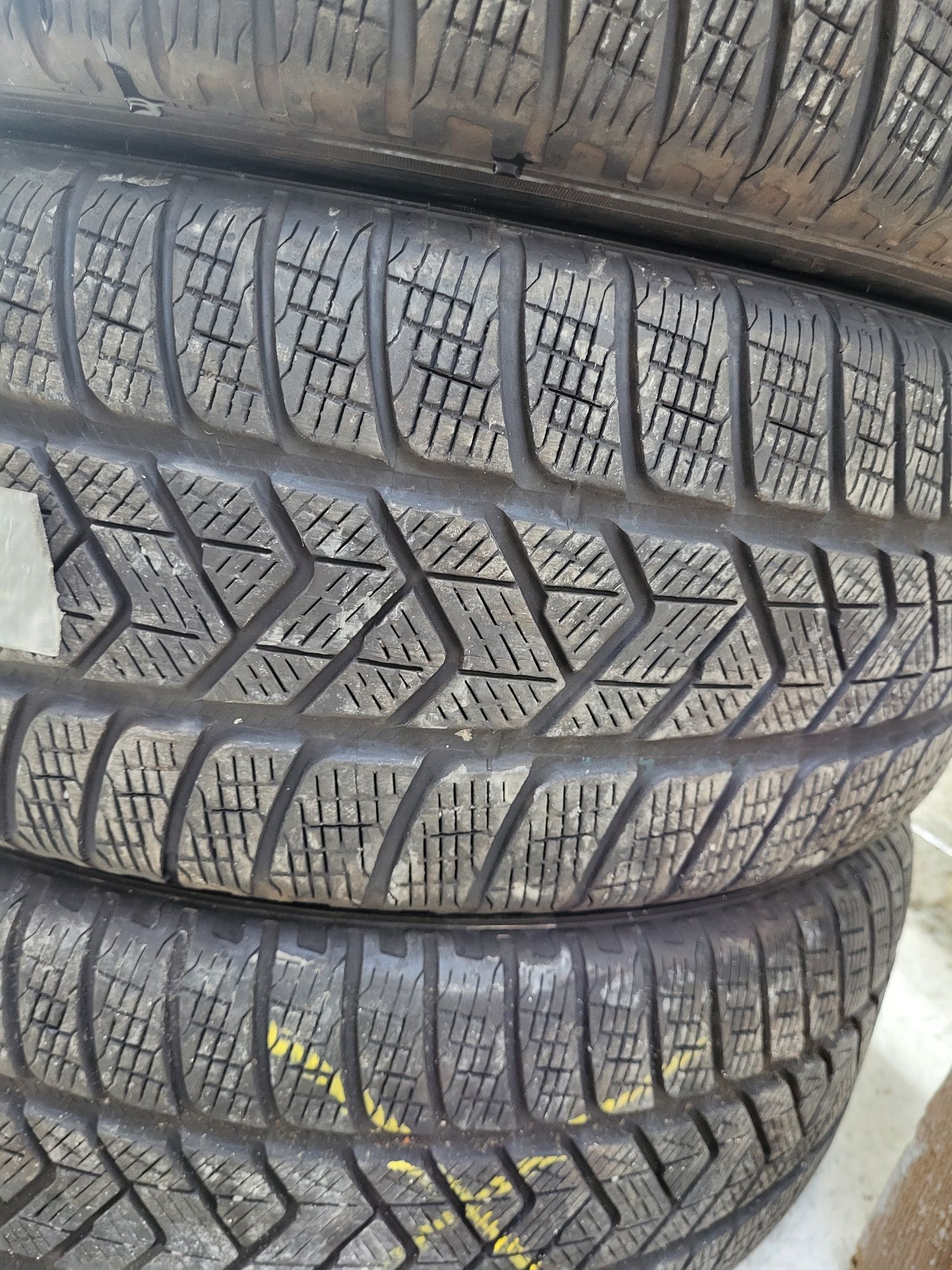 4 бр зимни 235/60/18  Pirelli зимни гуми