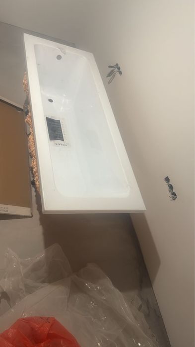 Продается новая акриловая ванна производства Польша 180*70 см