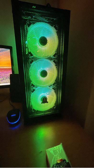 Vand pc de gamging cu tastatura si maus si castii