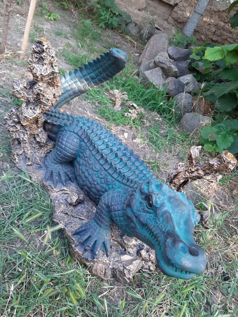 Măsuță veche crocodil colectie