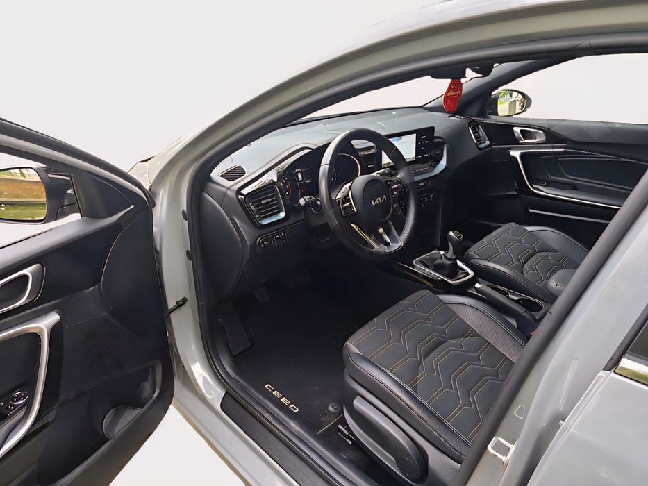 Kia Ceed 2024 1.0cmc 120cp 23000km
