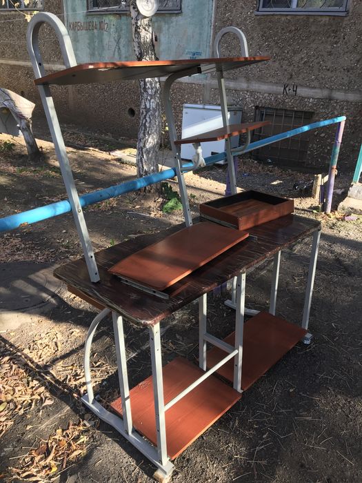 Продам компьютерный стол