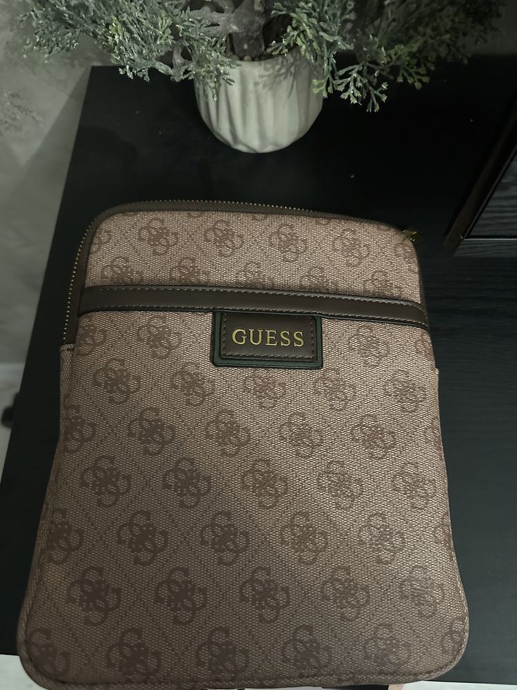 Оригинална чанта GUESS ОЩЕ С ЕТИКЕТ!!!