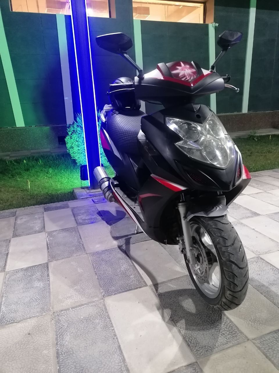 Скутер бензин  Honda