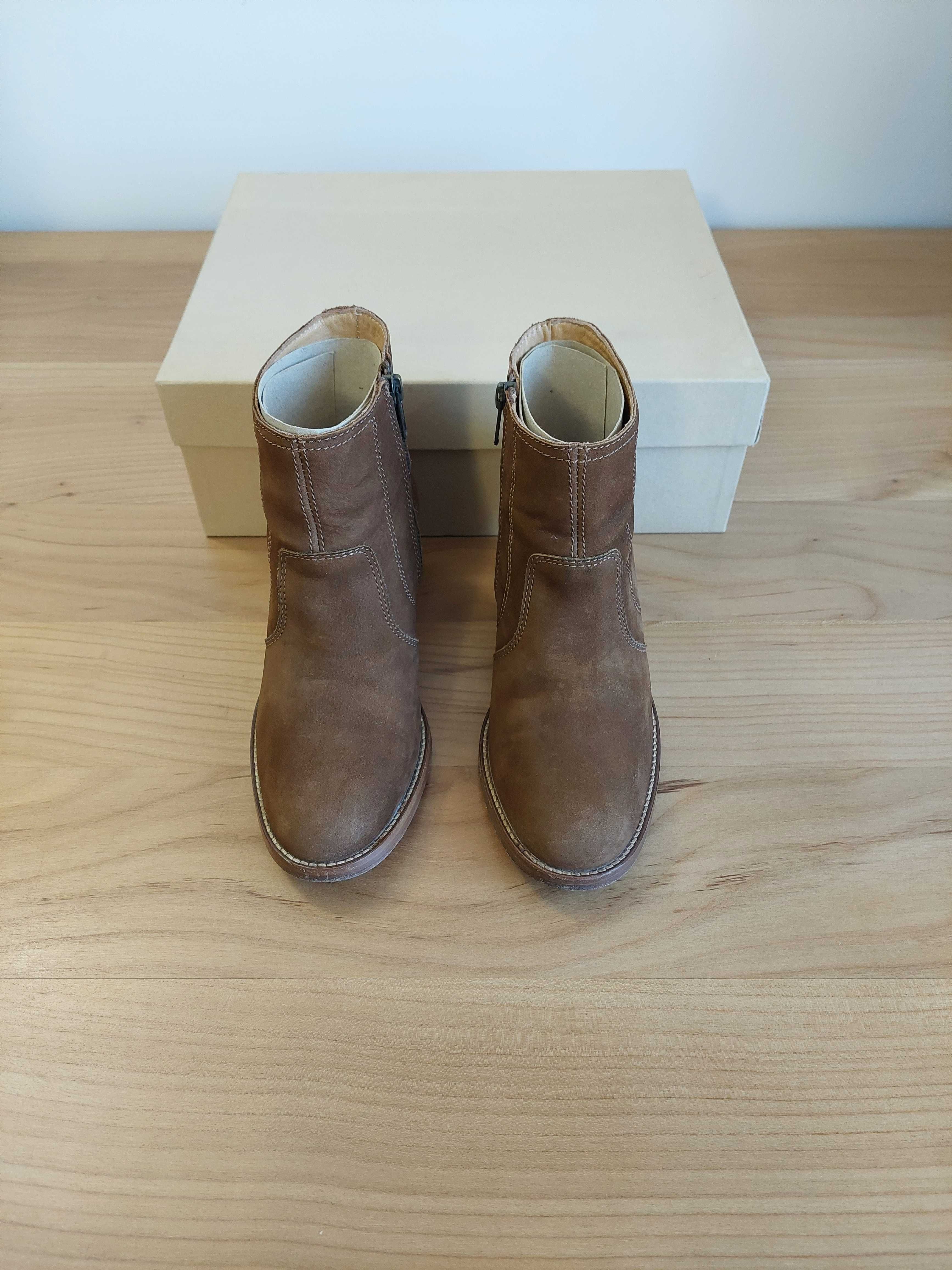 Ghete piele intoarsa