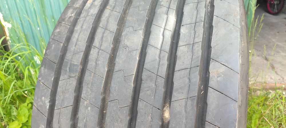 Продавам гума за тежкотоварно ремарке 445 45 19.5