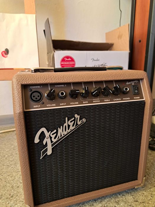 Amplificator de chitara Fender Acoustasonic 15W