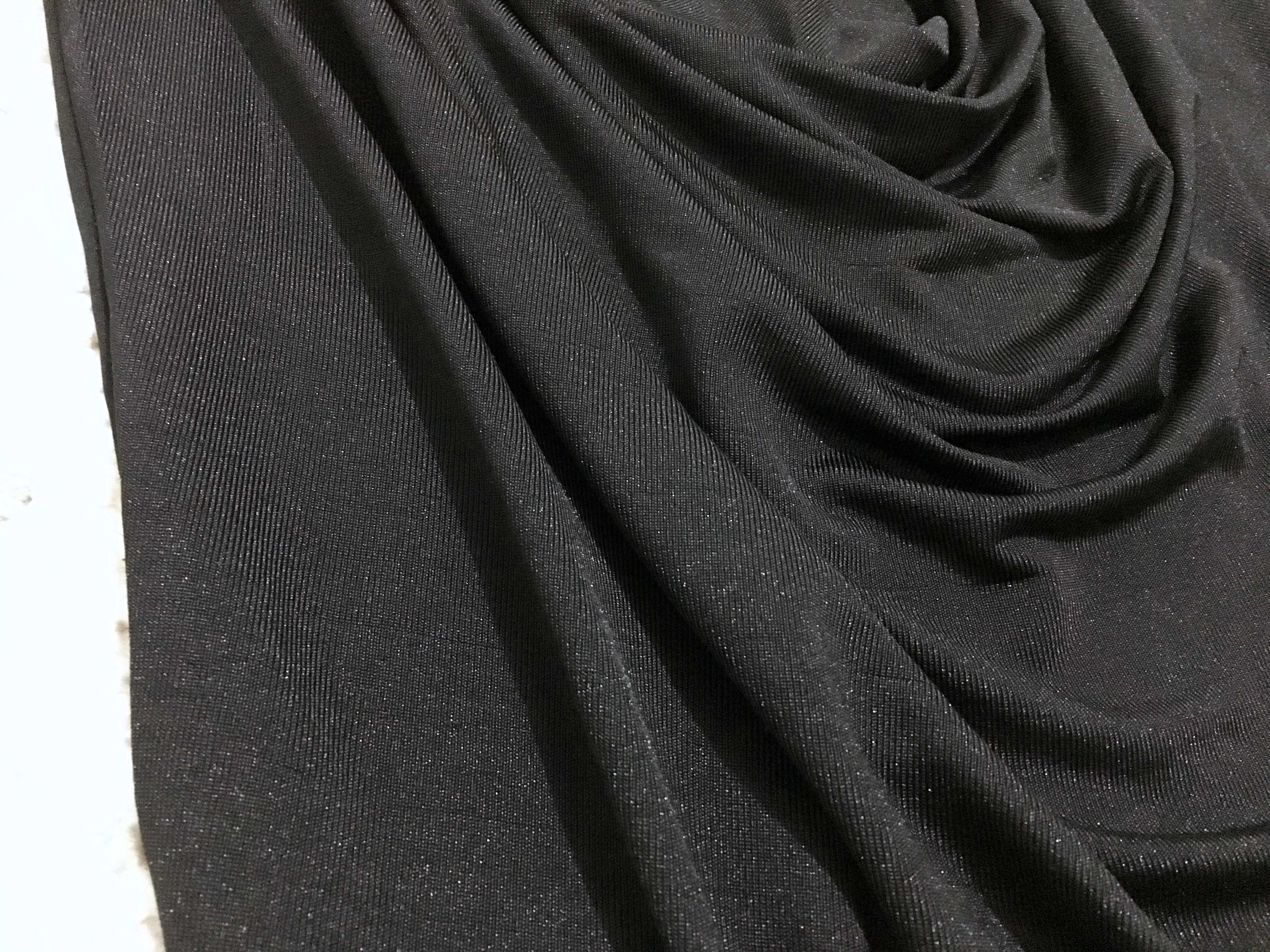 Rochie neagra cu drapaje