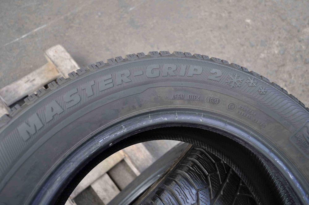 2 Anvelope Iarna 215/60 R16 SEMPERIT Master Grip 2