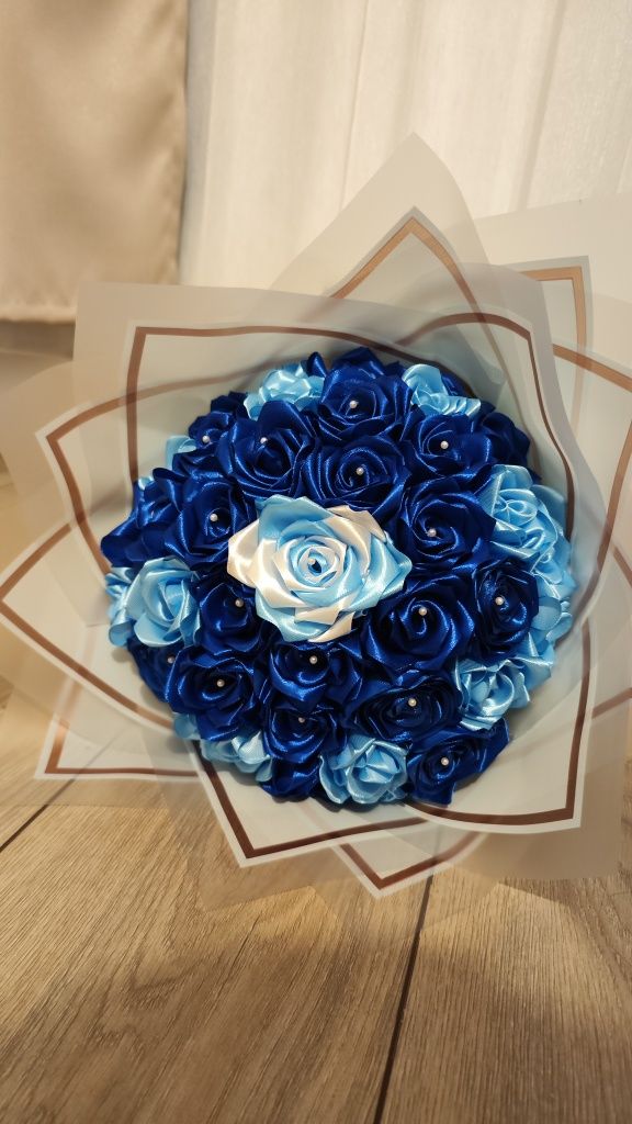 Buchet trandafiri din satin