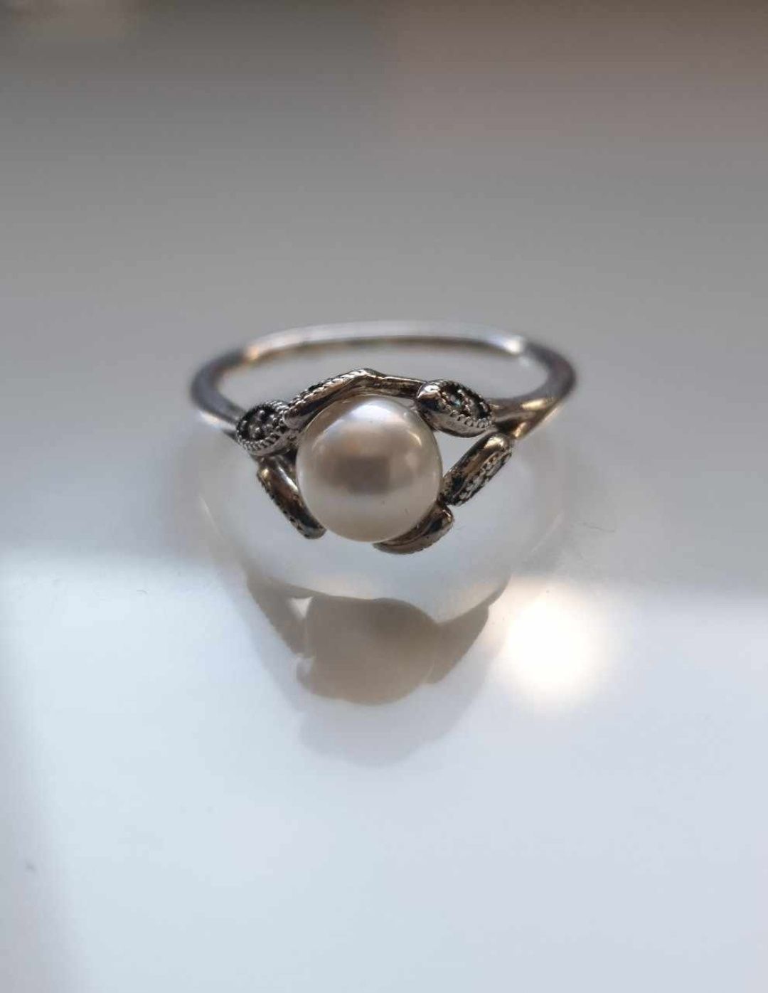 Inel din argint Pandora original cu perlă și marcasite
