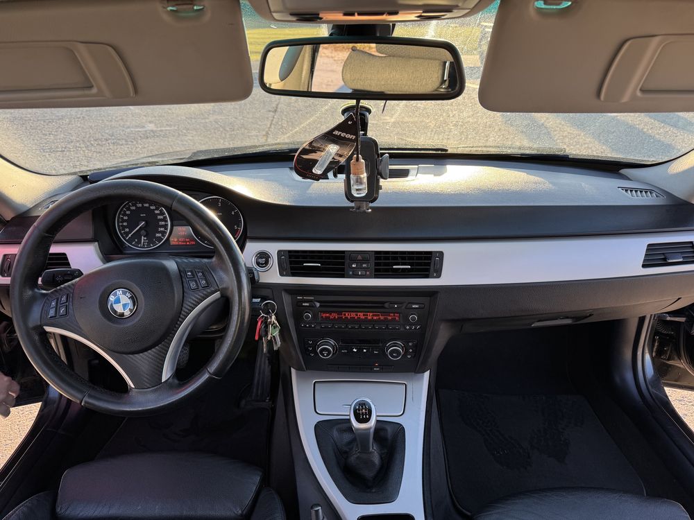 BMW E90 facelift / negru / 318D