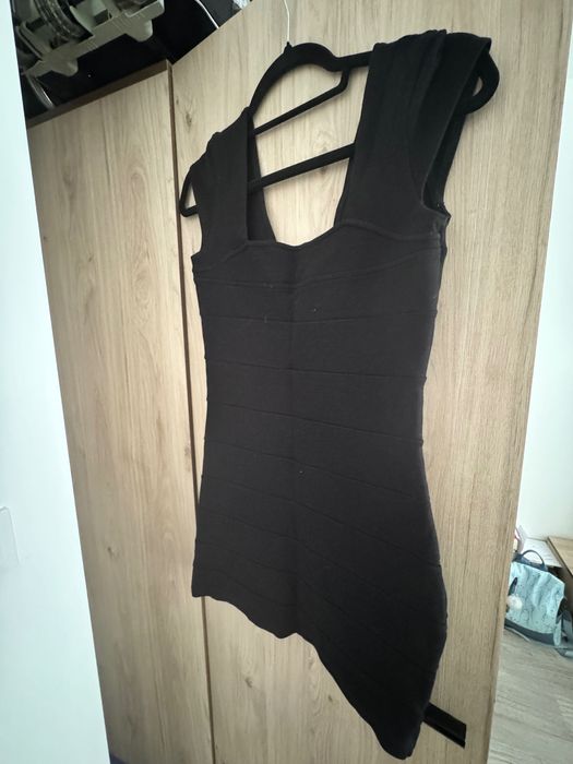 Малка черна рокля