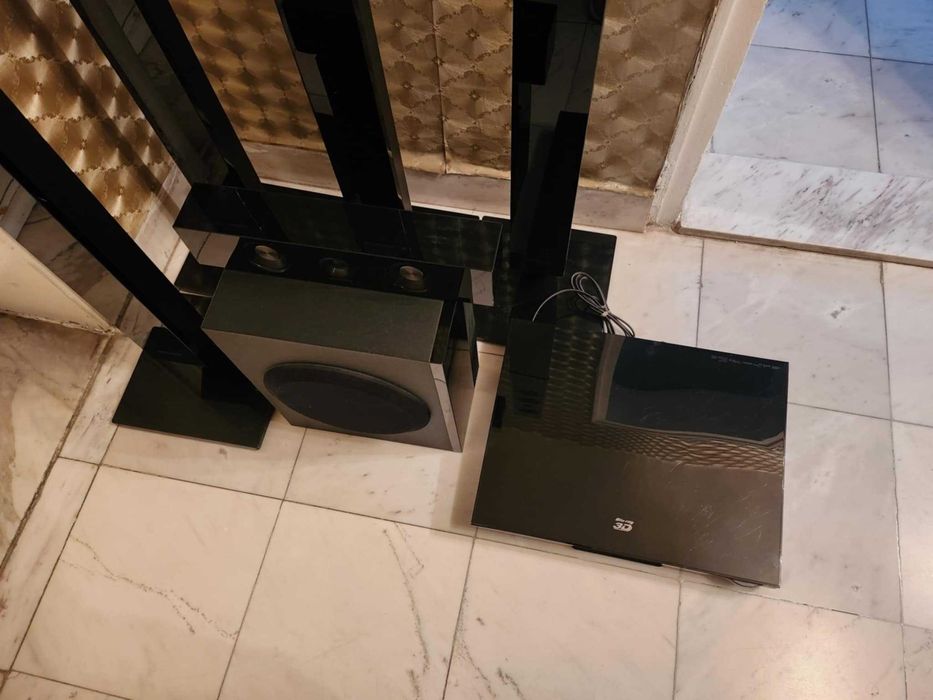 Продавам тонколони на марката Samsung HT-H5500 Blu-ray 3D player