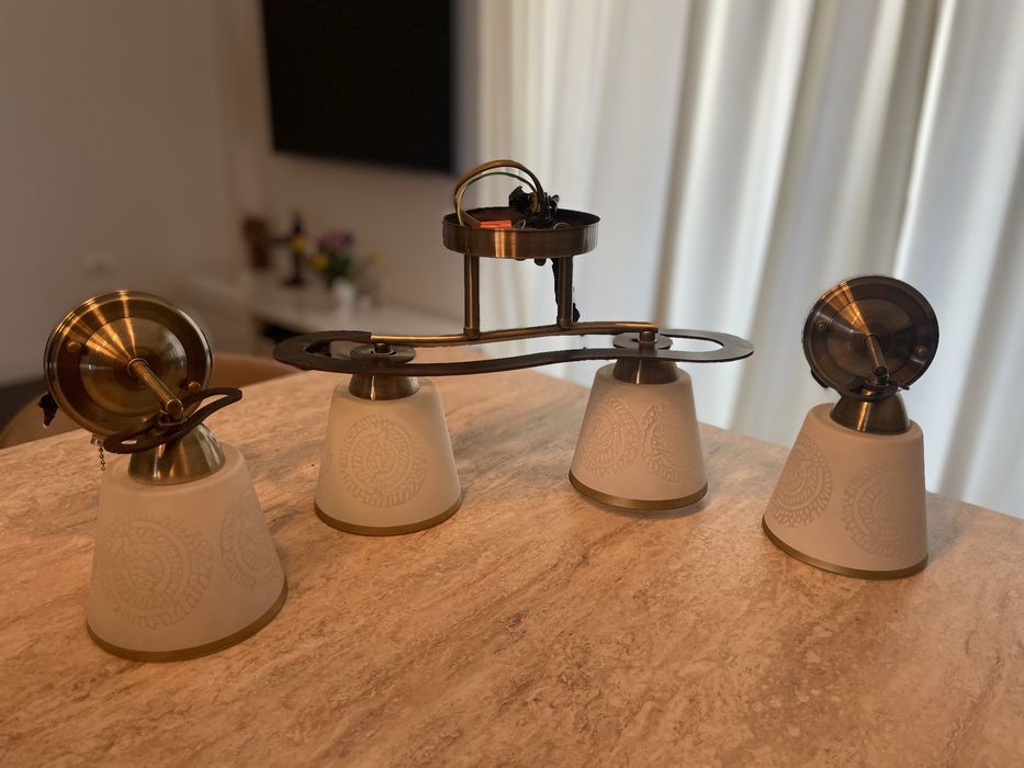 Lustra si aplica perete