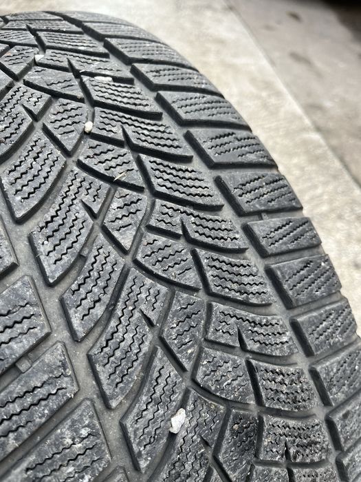 Vand 4 anvelope iarna GOODYEAR 225/50/r17 94H dot 2017