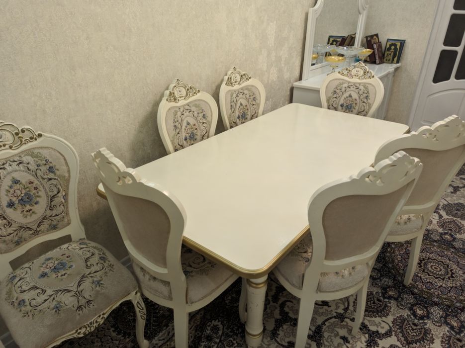 Стол ва стул Ок рангда холати зор! Срочно