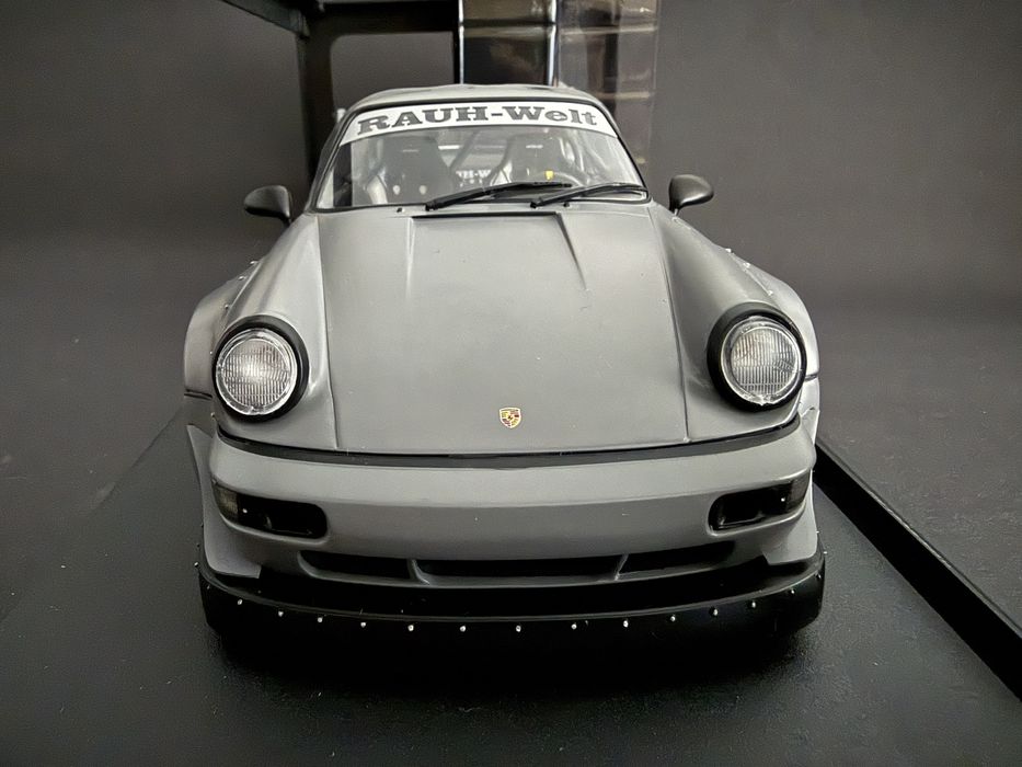 Macheta Porsche 911 cu Figurina 1/18 Solido