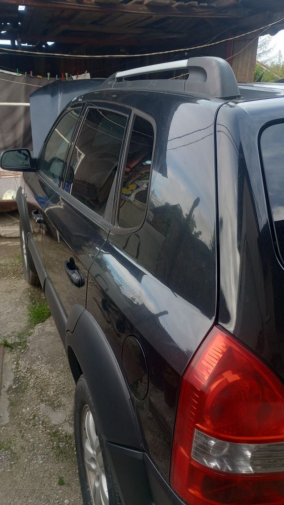 Vând Hyundai Tucson 4WD 6 trepte + 1 an 2007 luna 11