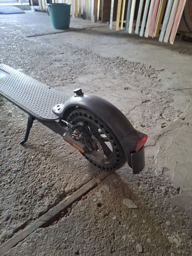Trotineta Xiaomi Essentiale