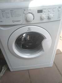 Mașină de spălat rufe clasa a INDESIT 33W