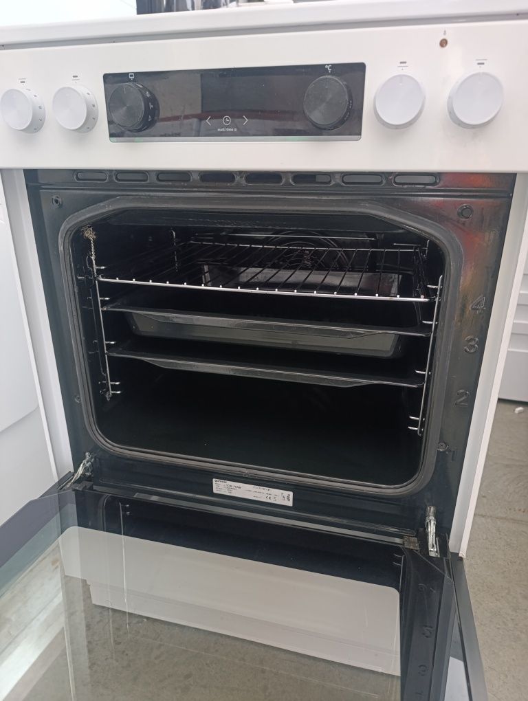 Фурна за вграждане Gorenje модел CEC6D71WB