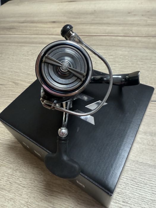 Mulineta Daiwa Exist 18 2500DP LT