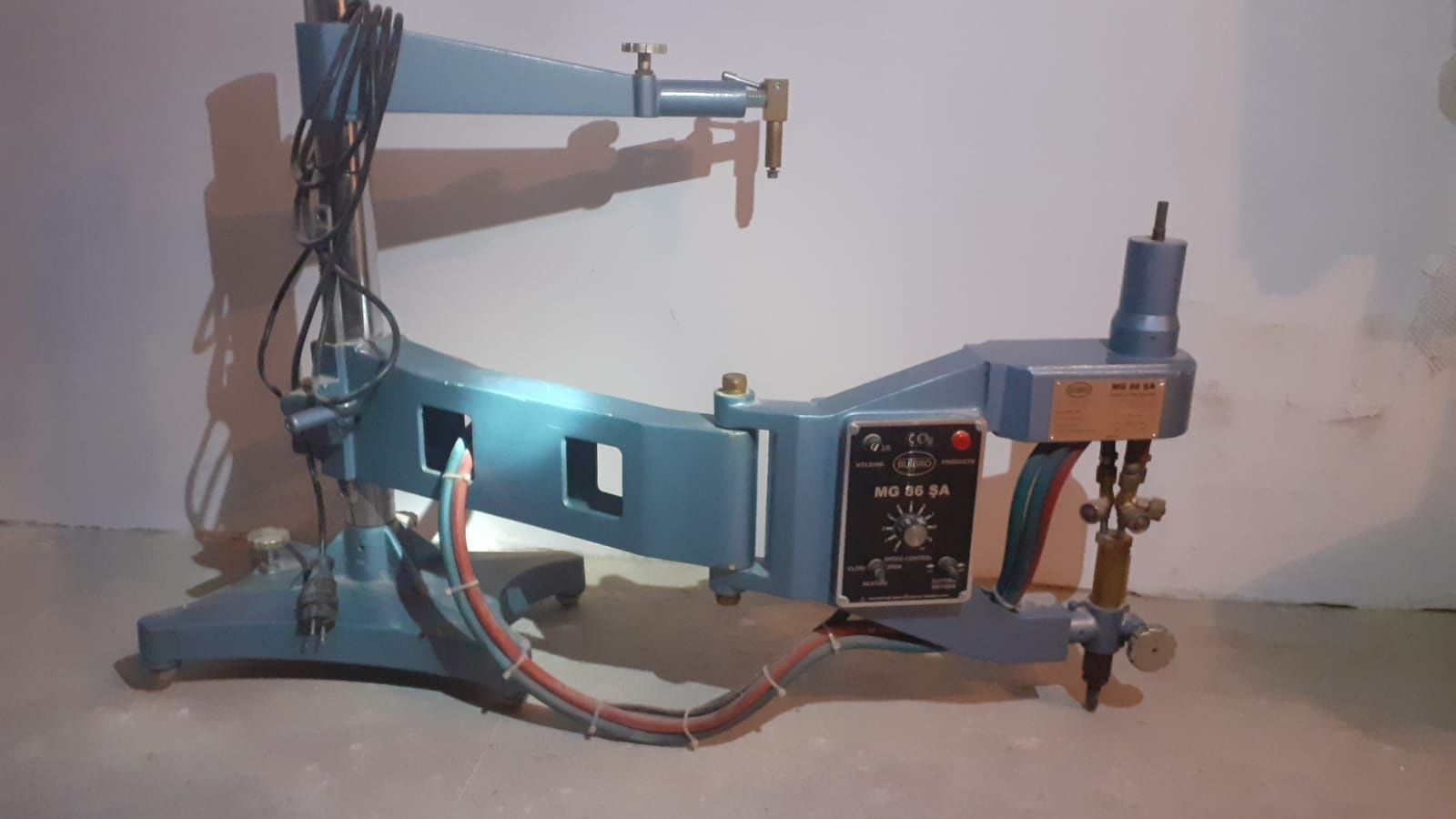 Mașină profesională pentru tăiat forme în fier până la 100mm