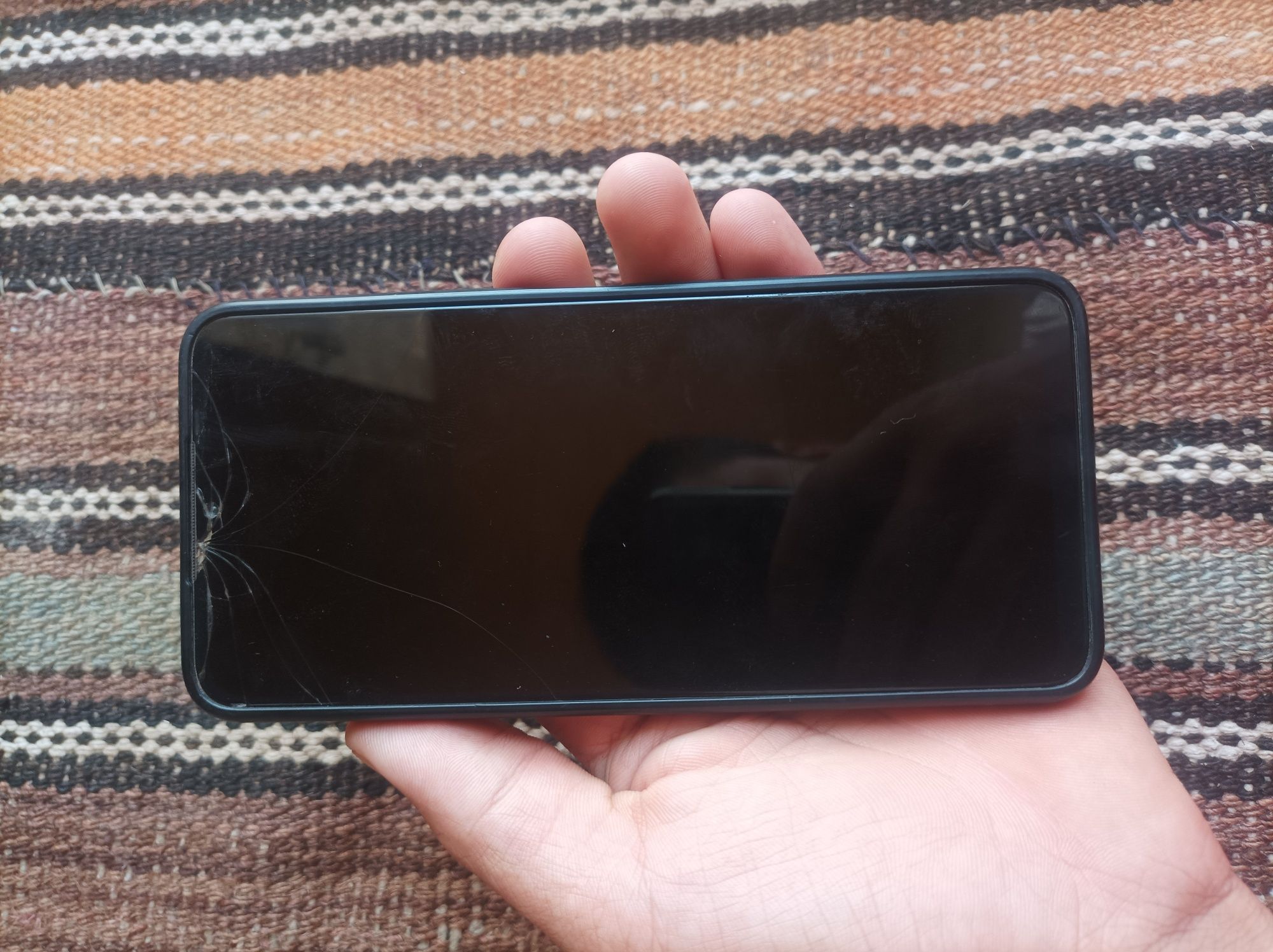 Itel A 70 256 xotira