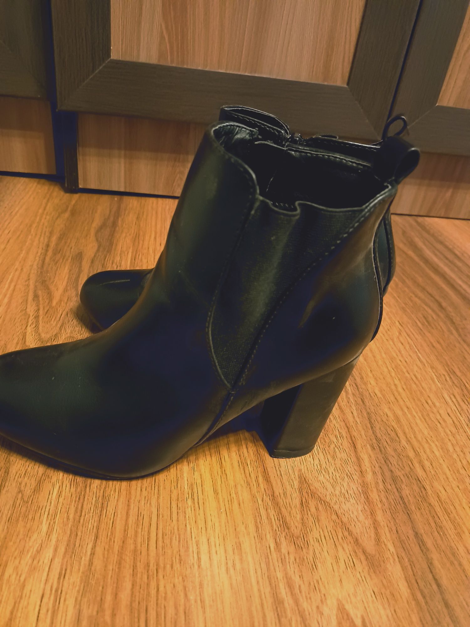 Botine cu toc gros, m37