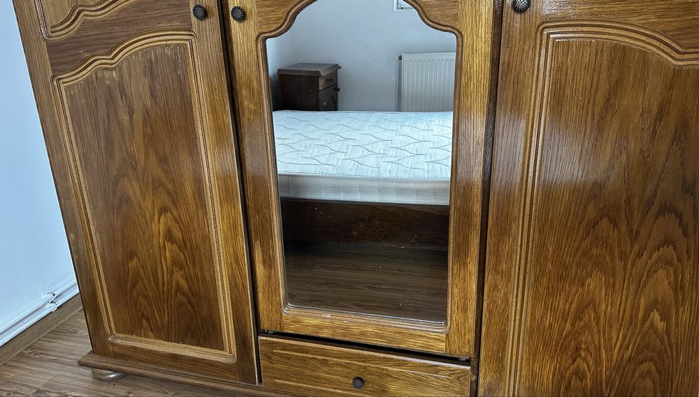 Vand dormitor din lemn masiv