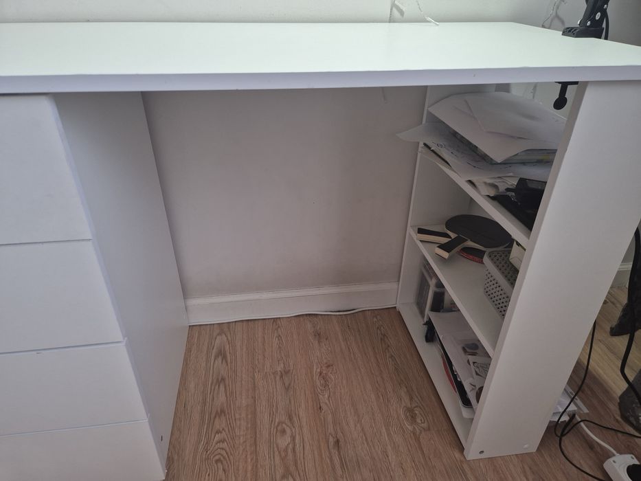 Продаётся письменный стол