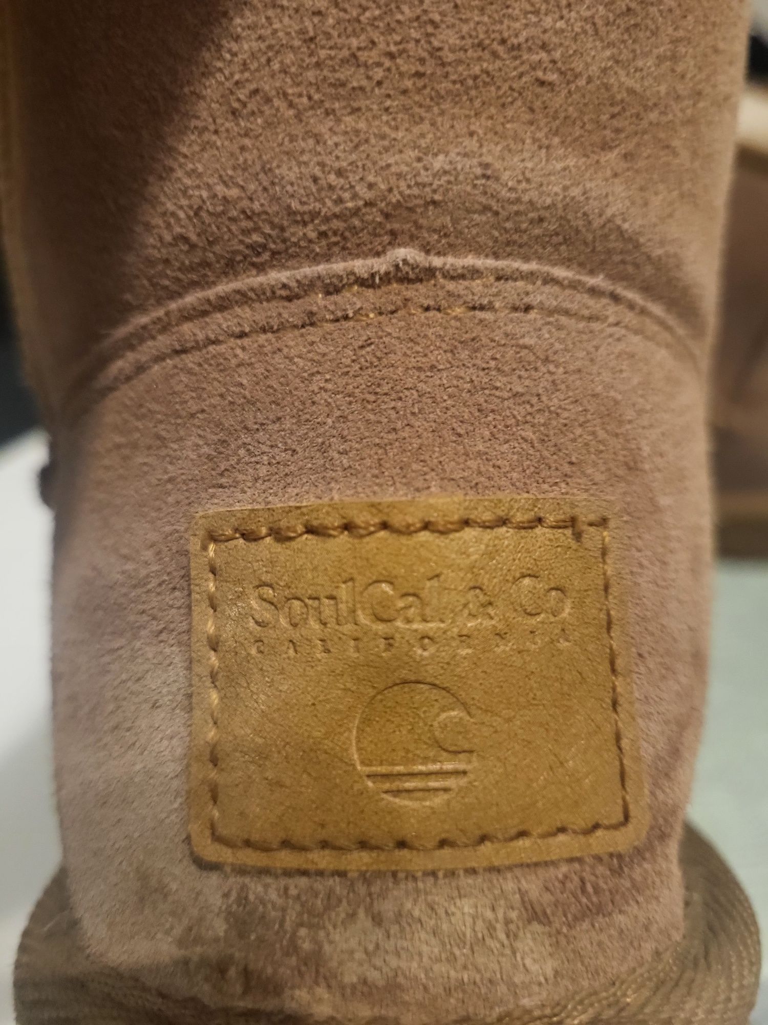 Ghete tip UGG imblanite