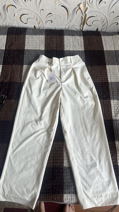 Широкие белые брюки от MSQ.
