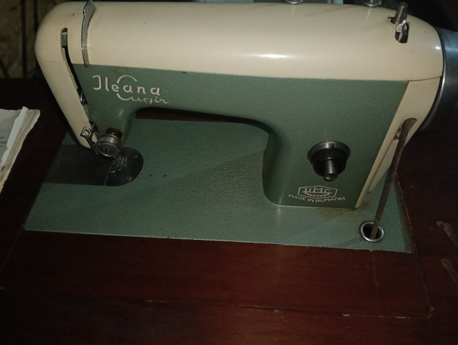 Vând mașina de cusut vintage Ileana