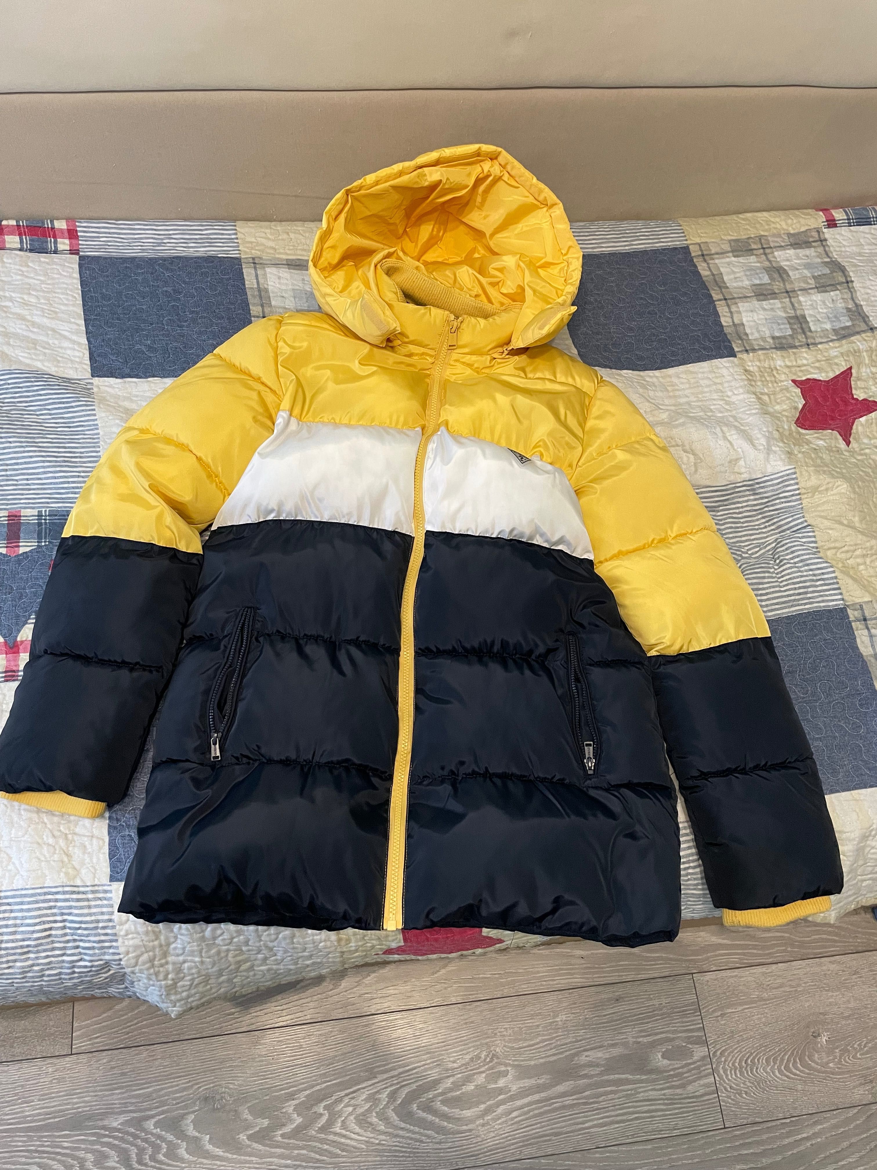 Зимно яке със качулка GUESS - 16 год.