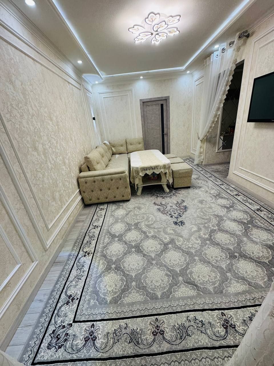 Чиланзар 7кв Продам 2 комн 1 этаж