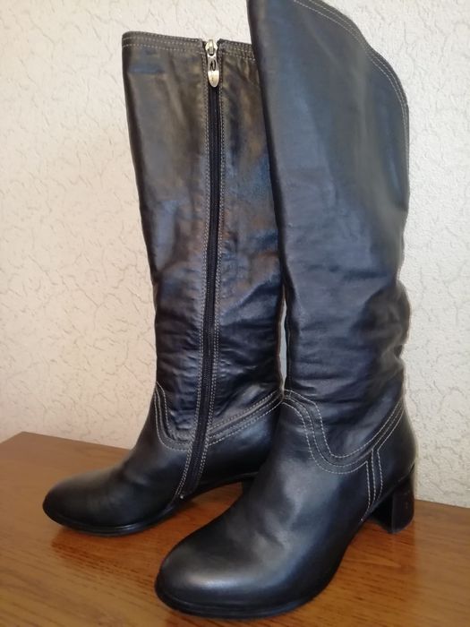 Продам женские сапоги