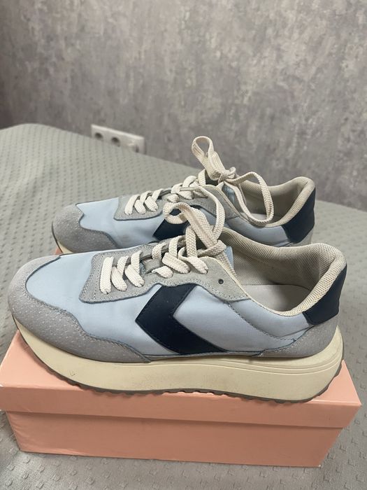 Продаю кроссовки