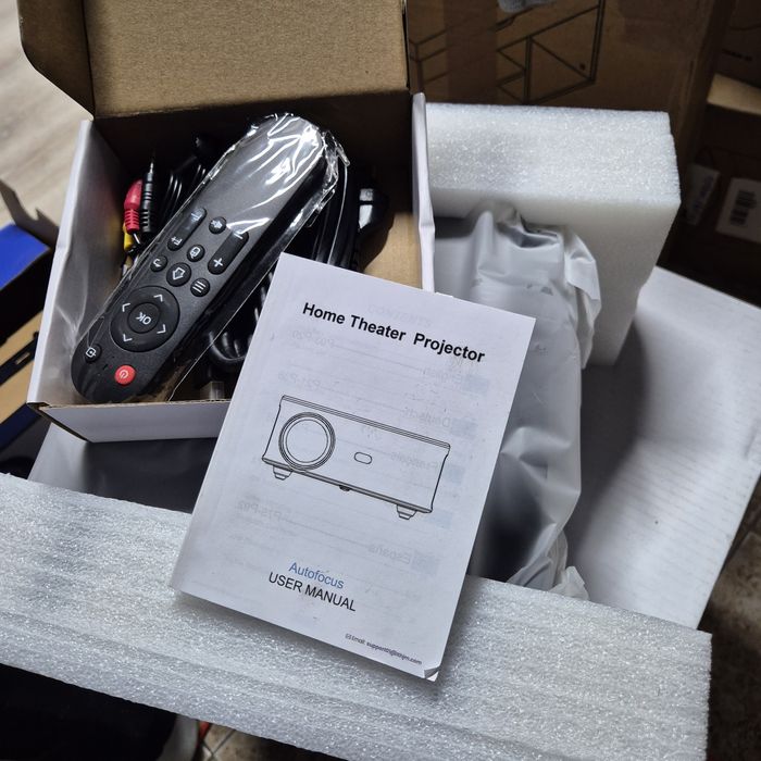 Професионален Интелигентен проектор с Android WiFi Bluetooth,5G 25000л