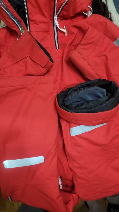 Продаётся детский лыжный комбинезон рост 140