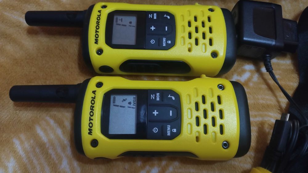 SET statie radio Motorola portabila T92 H2O IP67 (set cu 2 buc} Galben