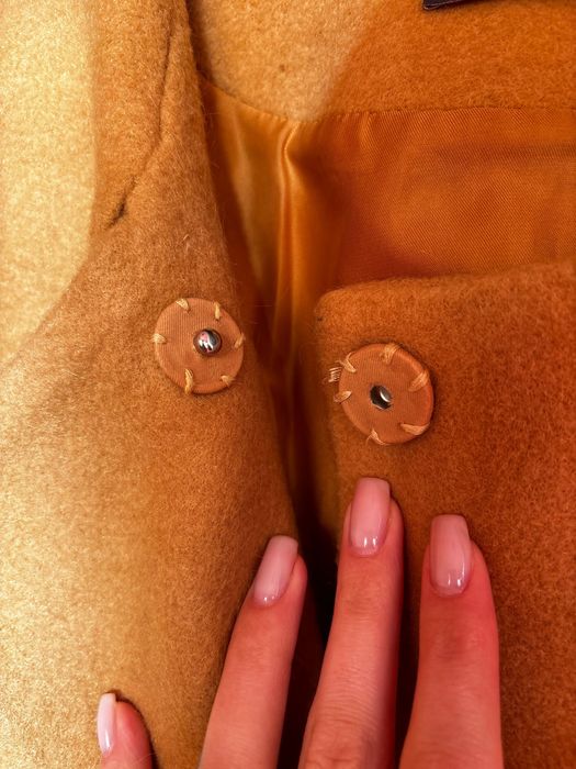 Кафяво вълнено палто с качулка