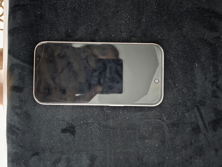 Iphone 15 roz impecabil